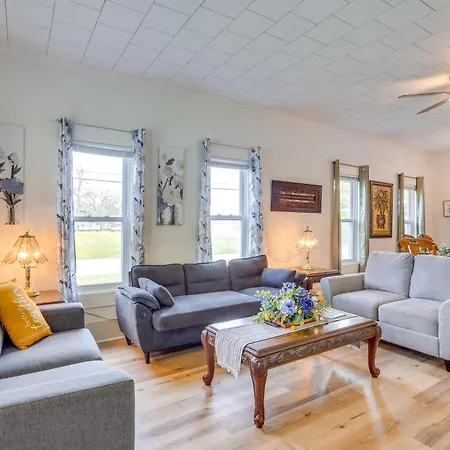Half-Mi To Dtwn Lufkin Charming And Spacious Home!